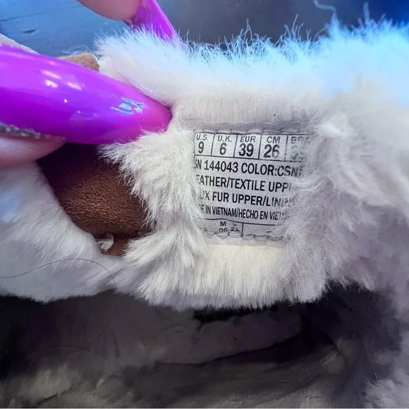 Skechers Tan and White Winter Boots with Fleece Accents - Picture 8 of 11